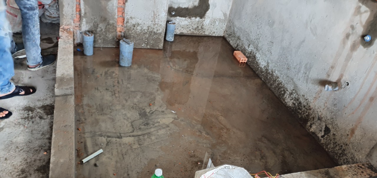 Kiểm tra chống thấm của sàn trước công đoạn ốp lát nhà vệ sinh. Đảm bảo chất lượng công trình đồng nhất .