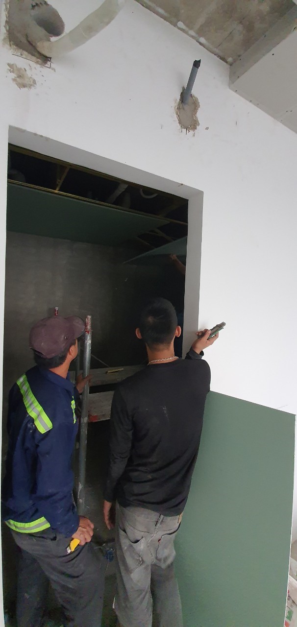 Sử dụng vật tư thạch cao Vĩnh tường chống ẩm cho khu vực độ ẩm cao. Sản phẩm bền hơn và đúng quy qui trình chất lượng.