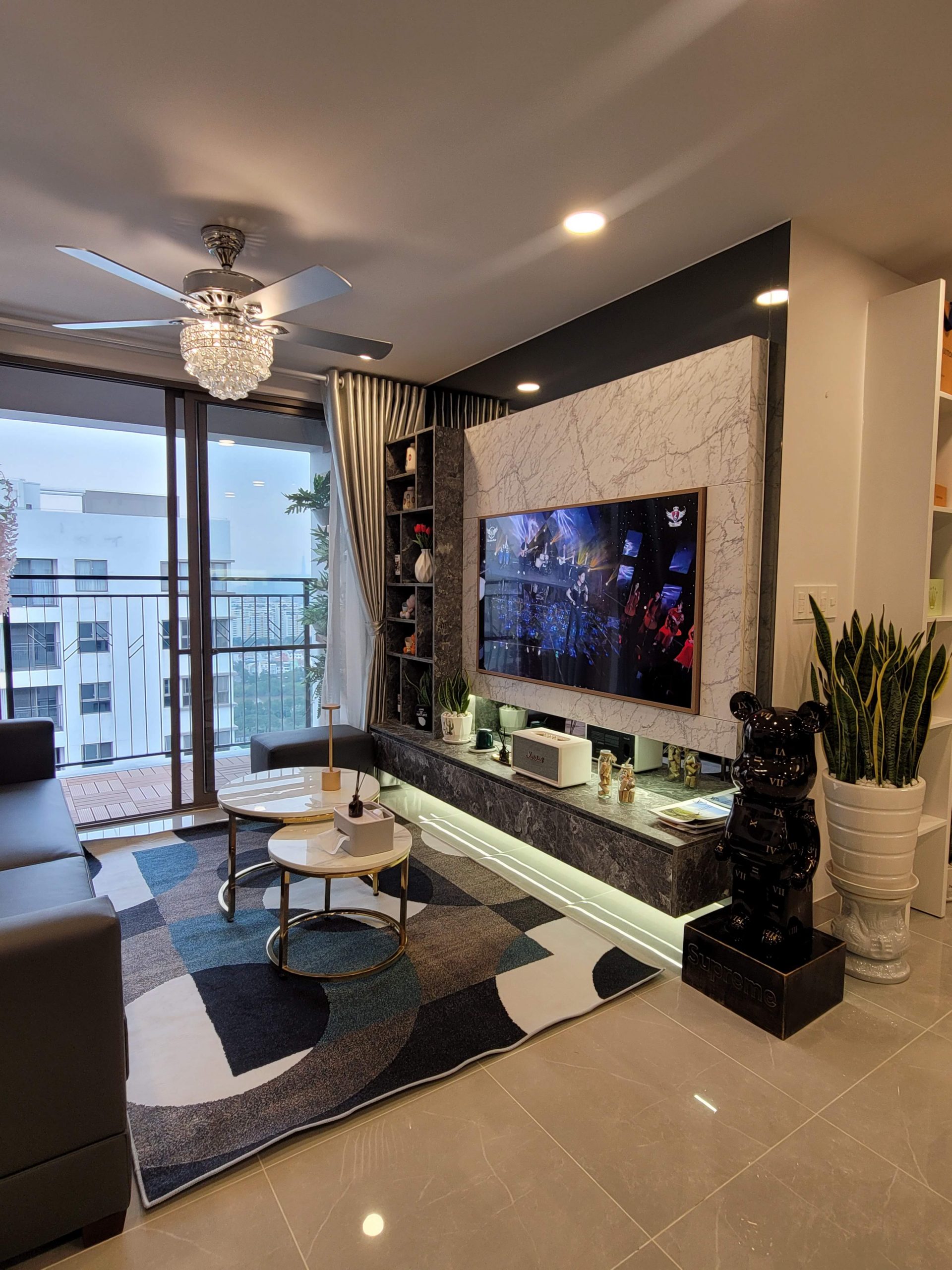 Dọn nhà đón tết - lau cửa kính