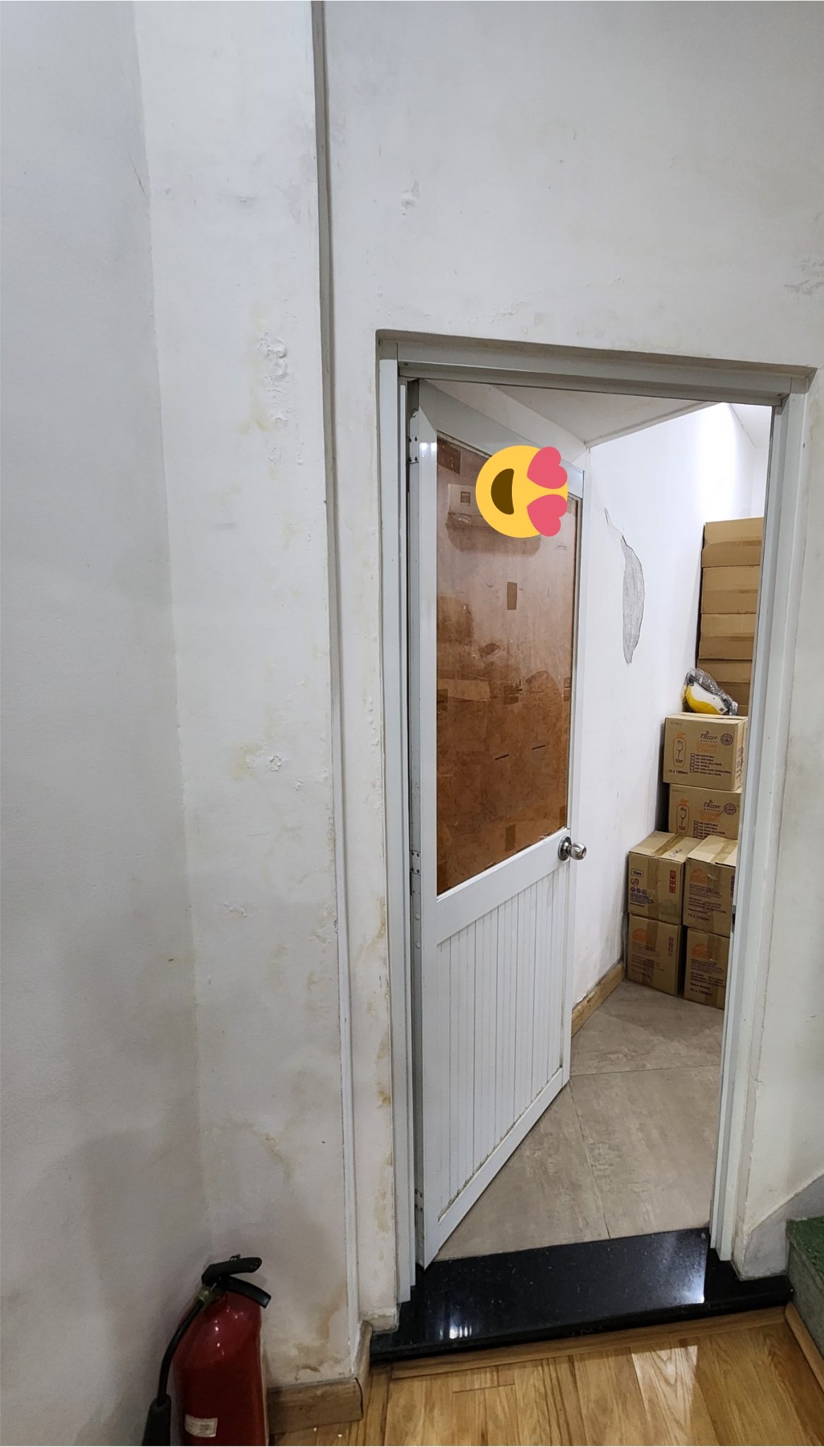 Thấm tường nghiêm trọng