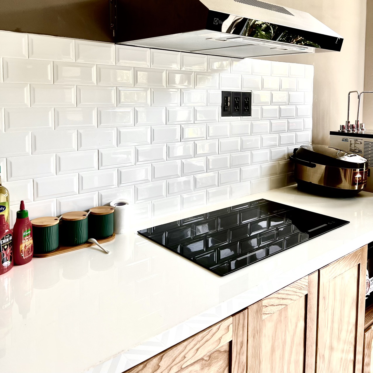 Việc kết hợp đồ nội thất hiện đại trong một không gian mở kết hợp với ánh sáng tự nhiên