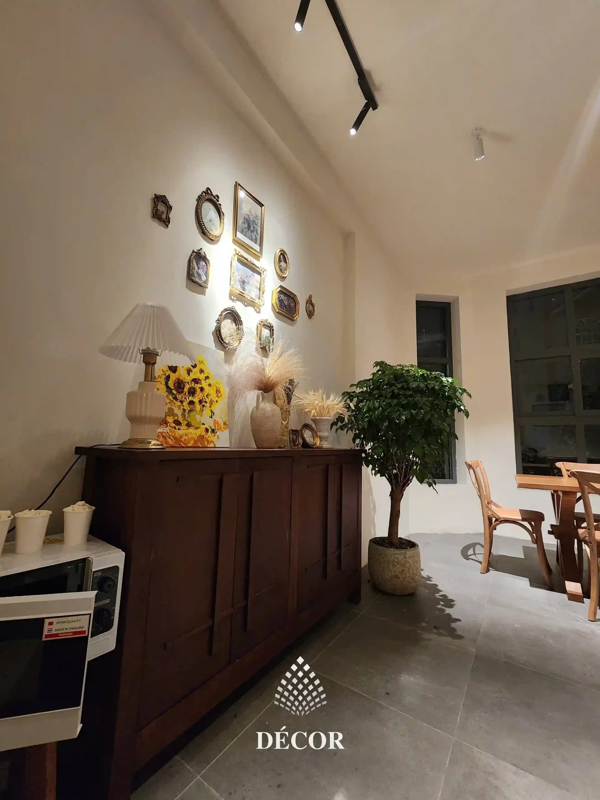 Ánh sáng đèn led nổi bật khu trưng bày
